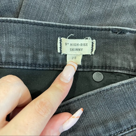 MADEWELL Black Dark Grey Distressed Hem Ripped Knees 9” High-Rise Skinny Jeans - Picture 10 of 11